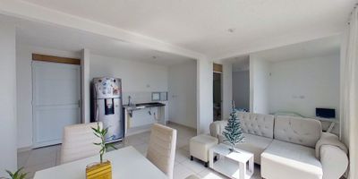 900FR0817
¡Vive en Cartagena y haz realidad el sueño de tener tu propio hogar!. Este hermoso apartamento en el sector de Parque Heredia te ofrece comodidad, seguridad y una excelente ubicación. Cuenta con espacios bien distribuidos, ventilación natural, 2 alcobas, 1 baño, sala-comedor y cocina funcional, ideal para familias o inversión. Ubicado en una zona residencial con acceso a transporte, colegios, centros comerciales y amplias zonas verdes. ¡No dejes pasar esta oportunidad en una de las zonas con mayor valorización de la ciudad! 

Agenda tu visita hoy mismo y conoce el lugar donde comenzarás tu nueva historia. 
