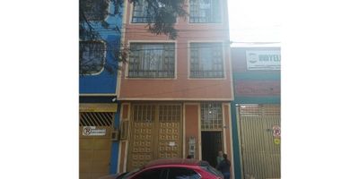 CODIGO: 782FR3434

Venta de apartamento con excelente ubicacion en el barrio pradera, sector residencial, estrato tres, rodeada de parques y vias de facil acceso ademas de centros comerciales y buen servicio de transporte publico y excelentes colegios publicos y privados, consta de tres habitaciones la principal con baño privado  cocina tipo americano, area social sala-comedor, baño social, area de lavanderia. tercer piso sin ascensor

precio negociable
