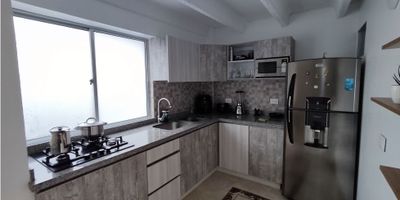 Código: 8311FR633 . Venta Casa con Renta en Terrazas de Campohermoso - Recien Remodelada, La Casa consta de 2 apartamentos: el primero tiene cuatro alcobas, dos baños, una cocina, una sala, un comedor, zona de lavado, patio y garaje, el segundo apartamento posee dos alcobas, dos baños, una cocina, una sala comedor, zona de lavado, patio y deposito

Casa ubicada en la avenida que va del Centro a Villapilar, Cerca de la Universidad de Manizales, Supermercados, Parque entre otros

Excelente Oportunidad de Inversión 
