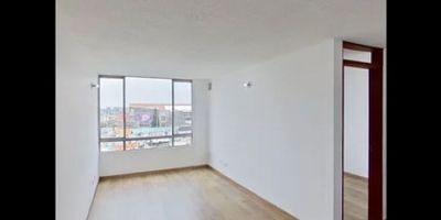 CODIGO: 7801476

 Se vende apartamento de 45m² en el conjunto Torres De Castello, ubicado en Nuevo Techo, El inmueble, con una antigüedad de 10 años, cuenta con 2 habitaciones, 1 baño, y pisos laminados en el área social y las habitaciones, piso 5. La administración es de $140,000. El conjunto ofrece comodidades como parqueadero comunal y de visitantes, portería, salón comunal, zona BBQ, área de juegos para niños y amplias zonas verdes. Este apartamento es perfecto para quienes buscan comodidad y buenas amenidades en una ubicación estratégica.
