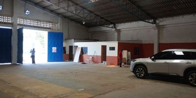 Se arrienda bodega en Malambo, Atlántico.Ubicada estrategicamente con conexión con vías principales. Super espaciosa. Llámanos para mayor información. 
