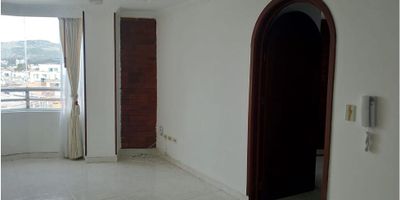 Código: 8991FR176 Excelente oportunidad de adquirir apartamento en el barrio Maldonado de la ciudad de Tunja, cerca del Hospital San Rafael, con fácil acceso de transporte público; consta de dos habitaciones con closet, la habitación principal con baño privado, baño social, cocina integral, sala-comedor, estudio, zona de lavandería y parqueadero.

Quieres obtener más información, contáctanos para ayudarte a elegir el espacio que buscas…
