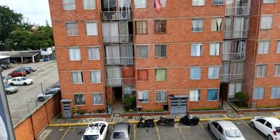 ¡Tu nuevo hogar te espera en el norte de Cali!
Descubre este acogedor apartamento de 49,8 m², ubicado en un cuarto piso dentro de un conjunto residencial tranquilo y con excelente ambiente familiar. Cuenta con 2 cómodas habitaciones, sala-comedor, y 1 baño funcional, ideal para quienes buscan comodidad y practicidad.

Disfruta de las zonas comunes diseñadas para tu bienestar:
?‍♂️ Piscina para adultos y niños
? Salón social para tus eventos
? Áreas de recreación para grandes y chicos
♻️ Shut de basura para mayor comodidad
?️ Vigilancia 24/7 para tu tranquilidad y la de tu familia

Perfectamente ubicado en el norte de Cali, cerca de vías principales, transporte, comercio y servicios esenciales.

¡Haz de este espacio tu nuevo hogar o una excelente inversión!
