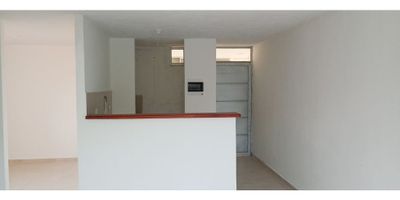 Código. 8514FR392

Venta apartamento nuevo en unidad cerrada con vigilancia 24/7 en Santa Marta y consta de:

Dos habitaciones, la principal tiene las acometidas para el baño privado y closet, baño social, sala comedor, cocina integral abierta, zona de labores, balcón, zona de estudio.

El conjunto residencial cuenta con parqueadero comunal, tres albercas grandes, son once torres y parque infantil, en zona de crecimiento urbano, a un precio exclusivo con oportunidad de valorizacion del inmueble, como inversión o residir. 

Se acepta cualquier tipo de crédito, inclusive de CAJA HONOR fondo vivienda militar y/o policial. Llámame para más información.
