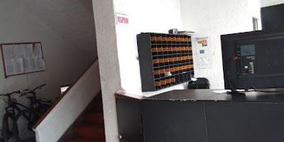 SE VENDE APARTAMENTO EN BARRIO EDUARDO SANTOS CON EXCELENTE UBICACION CALLE 3 Y AV. CALLE 3 CONSTA DE 3 HABITACIONES, LA PRINCIPAL CON WOLKING CLOSET, 2 BAÑOS, SALON SALA-COMEDOR Y COCINA INTEGRAL ABIERTA CON ZONA DE ROPAS, EXCELENTE ILUMINACIÓN. NEGOCIABLE