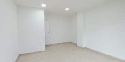 Local comercial ideal para potenciar tu marca, amplios espacios para que puedas realizar con facilidad tu actividad económica, fácil acceso, buen flujo peatonal y vehicular.