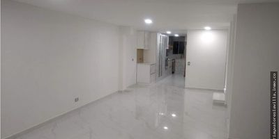 Area 230 mtrs, 3 alcobas, 4 baños, sala comedor, estudio, cocina integral con horno y extractor de humo, patio con techo corredizo a control remoto, jacuzzi, terraza, 2 parqueaderos.