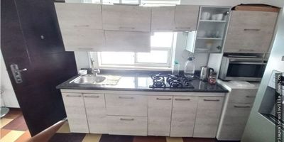 Area 235mtrs 3 alcobas, 2 baños, 3 closet, sala,comedor, cocina sencilla, patio, zona de ropas balcon, 1 garaje, duplex.