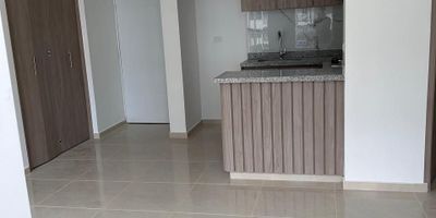 Descubre este acogedor apartamento con 50 metros cuadrados distribuidos en 2 habitaciones, 2 baños, sala-comedor, cocina semi-integral, área de labores, balcón, también ofrece amenidades para ti y tu familia y 1 parqueadero.  ¡No dejes pasar esta oportunidad! Contáctanos para más información y agenda una visita. ¡Tu nuevo hogar te espera!