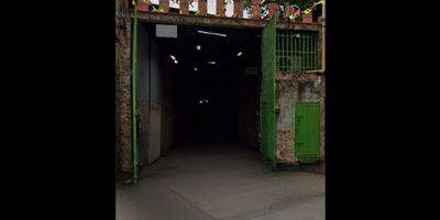 ¿Buscas una bodega para tu negocio en una zona privilegiada de Bello, Antioquia? ¡Tenemos la opción perfecta para ti! Esta bodega se encuentra en una excelente ubicación y en un entorno rodeado de centros comerciales, parques y una amplia oferta de transporte público cercano.

Esta bodega se encuentra en una zona comercial y residencial, lo cual te brinda un alto potencial para atraer a clientes y garantizar la rentabilidad de tu inversión. No solo eso, también estarás rodeado de otras empresas y negocios, lo que te da la oportunidad de establecer alianzas estratégicas y aumentar tu red de contactos.

No pierdas la oportunidad de adquirir esta bodega en una de las zonas más dinámicas y de alta demanda en Bello, Antioquia.

Contáctanos para más información y ¡haz realidad tus planes de negocio!
