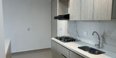 Te invitamos a conocer este hermoso apartamento para estrenar en La Estrella, Con sus 55 metros cuadrados tiene una distribución optima para lo que necesites con 3 habitaciones, 2 baños, cocina integral, zona de ropas y un balcón con vista hermosa a ciudad, Se encuentra dentro de unidad completa con áreas sociales como Piscina, Juegos para niños, Zonas verdes, Zona para mascotas, 2 Bbq y espacios de Parqueaderos Comunes.
Contactanos ahora mismo y te informamos más de esta propiedad.