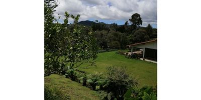 CASA FINCA PARA LA VENTA  O ARRIENDO EN EL RETIRO ANTIOQUIA.


ARRIENDO SIN MIEBLES 8 MILLONES
ARRIENDO CON MUEBLES 10 MILLONES.

UNIDAD CERRADA 
   48 CASAS
  VÍAS PAVIMENTADAS
  PORTERIA 24 HORAS
  RONDERO
  ADMINISTRACION 850.000 INCLUYE SERVICIO PÚBLICO DE AGUA
 PREDIAL 2.250.000 AL AÑO
 ESTRATO 5
A 45 MINUTOS DE MEDELLIN VIA LAS PALMAS
  A 20 MINUTOS DEL PARQUE DE EL RETIRO

LOTE
  6.400 MT
  AMPLIA EXPLANACION
  ONDULADO
  CERCADA
  PORTADA
  BOSQUE NATIVO

CASA
   200 MT
  UN NIVEL
  TERRAZA
  2 HABITACIONES CON BAÑO
   PIEZA DEL SERVICIO
   3 BAÑOS COMPLETOS
  SALA COMEDOR
  COCINA INTEGRAL CON BARRA
   PATIO DE ROPAS
  JACUZZI
  2 CHIMENEAS GAS Y LEÑA
 CASA DE HERRAMIENTAS
 PERRERA
 PARQUEADERO DESCUBIERTO 8 CARROS APROXIMADAMENTE.
