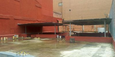 Excelente lote en arriendo de 618 m2, distribuidos asi: 318 M2 de placa sobre primer nivel  y un área construida de sótano de 300 M2, el uso de suelo esta abierto y sujeto a proyecto comercial del potencial arrendatario. Acceso estación de Transmilenio los Héroes, Unilago, Parque el virrey, Av Cra 15, Cll 82 Cod: 4298