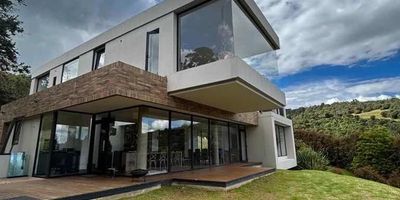 [VEN] ID HOUM: 153020

En Houm te ayudamos de forma fácil y segura. Los beneficios de comprar con nosotros:
    • Te ayudamos a conseguir financiamiento a través de una asesoría personalizada
    • Mediación y seguimiento de todo el proceso
    • Ponemos a tu disposición profesionales en notariado, registro y asesoría jurídica
¡Solo te preocupas de las firmas!

Casa en venta, ubicada en el barrio Vereda Yerbabuena, con una superficie construida de 530.00 m² y superficie total de 1948.00 m². 

Sus principales características son:

    • 5 dormitorios
    • 8 baños
    • No Admite mascotas
    • 6 parqueaderos
    • Bodega
            
Además, el inmueble cuenta con las siguientes amenidades:

    • Salón de eventos
    • Zona de juegos
    • Gimnasio
    • Zona de asadores

Si compras con nosotros, te brindamos asesoría personalizada durante todo el proceso.
Más que una inmobiliaria, somos Houm.
*Aplican T&C