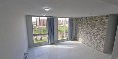 Espectacular apartamento de aproximadamente 65 mt2. cuenta con sala comedor, balcón, cocina integral, 3 habitaciones, 2 baños, estudio y zona de ropas, dispone de zonas comunes como gimnasio, piscina, salón social, zonas verdes, parque infantil, parqueadero comunal y para visitantes. Ubicado a 20 minutos de la plazoleta de Madrid y Centro Comercial Casa Blanca, cerca de supermercados y sector comercial aledaño, cómodo y gran acceso a transporte público y vías como Calle 13 y Calle 80. ¡Contáctanos! para agendar tu cita.