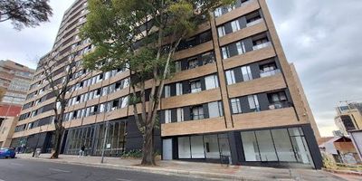 Local Comercial en arriendo ubicado en el sector La Perseverancia, excelente oportunidad de negocio para emprender cuenta con 25 M2, ubicado en un primer piso con vista al exterior, excelente iluminación natural, ubicado en edificio, tiene un baño privado, sus pisos son en cerámica y buenos acabados. sus vías de acceso son calle 32, Calle 33 y carrera 5 a poca distancia de transporte publico.  para mayor información comuníquese con el ejecutivo comercial Oscar pardo celular yo whatsapp 3173691392, o a su correo electrónico oscar.pardoinmobiliariasaliadas.com