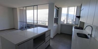 Apartamento en arriendo, en el sector de suramérica, cuenta con excelentes acabados, amplios y cómodos espacios, buena iluminación natural, piso con buena vista a la ciudad, en unidad cerrada con amplias zonas verdes, zonas comunes completas y cerca al mall de suramérica.