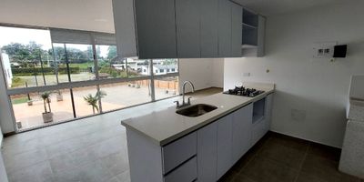 Se Vende Apartaestudio en Unidad Cerrada
 Excelente ubicacion, ideal para vivir o invertir.
Caracteristicas del Apartamento:
1 habitacion con closet, 1 bano sin cabina, Sala comedor, Cocina semi integral, Zona de ropas, Red de gas, Calentador de agua, parqueadero y cuarto util.  vista a la plazoleta,  Caracteristicas de la Unidad Residencial: Ascensor, Porteria 24 horas, Vigilancia privada, Parqueadero para visitantes, Gimnasio, Jacuzzi, Juegos infantiles, Salon social, Piscina, Placa polideportiva, Sauna y turco, Zonas verdes
