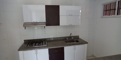 APARTAMENTO EN ARRIENDO EN EL SECTOR DEL BARRIO COLOMBIA 
EXCELENTE UBICACION 
AREA  45 MTS 
1 HABITACIONES , 1 BAÑO , COCINA , COMEDOR , SALA , ZONA DE LABORES APTO 201
