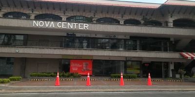 Descubre este exclusivo LOCAL en Arriendo ubicado en una zona privilegiada. Con 42.19 metros cuadrados, cuenta con 1 baño y 1 parqueadero. Su diseño moderno y funcional lo convierte en el lugar ideal para tu negocio. Por tan solo $2,422,724, podrás disfrutar de un espacio único que se adapta a tus necesidades.  ¡Contáctanos para más información y agenda una visita! 321 8521992