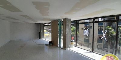 Código: 9560. 2° Piso con edificación de 6 pisos. Acceso al inmueble: Directo a la vía, sendero peatonal y escalas. Cuenta con acueducto y baño interno. Disponible para venta Código: 5155.