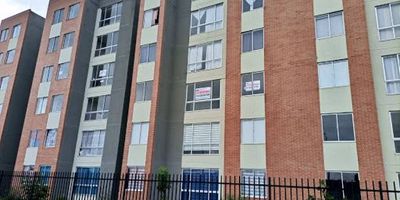 Fascinante apartamento para estrenar en Tocancipá, con una ubicación ideal para disfrutar en familia carrera 9F con la calle 2 sur, cerca del Instituto Técnico Industrial, de la estación de bomberos y del centro comercial Milán Plaza. El apartamento cuenta con amplios espacios, con gran iluminación natural, cocina integral, sala, comedor donde podrá apreciar los amaneceres y atardeceres de la ciudad. Posee una excelente distribución con dos alcobas, dos closets, dos baños, estudio, zona de ropas independiente, conjunto residencial con portería, lobby, cancha de baloncesto,  microfutbol, parque infantil, gimnasio al aire libre, salón social. Cualquier información adicional contáctenos al número 314 3658146 o al correo electrónico german.amorteguiinmobiliariabogota.com El equipo de Inmobiliaria Bogotá está comprometido a brindar una experiencia de vida excepcional para nuestros clientes desde el momento en que se unen a nuestra comunidad. 