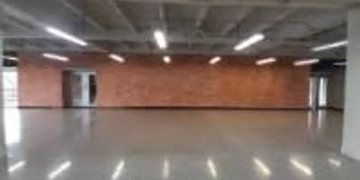 Hemos encontrado local comercial dentro de centro empresarial reconocido de la ciudad, edificio que aloja muchas empresas significativas del pais y del exterior. Local ubicado en el edificio Olaya herrera, centro empresarial que ofrece oficinas y locales a la altura, con areas versatiles hasta de 1500 metros en un mismo nivel, es un lugar ideal para empresas de servicios especializados, con excelentes vias de acceso para sus empleados y clientes. Llamanos ya