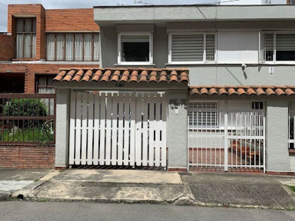 Casa de 3 alcobas en venta en Puente Largo, Bogotá, 226 m² · foto 2 de 14