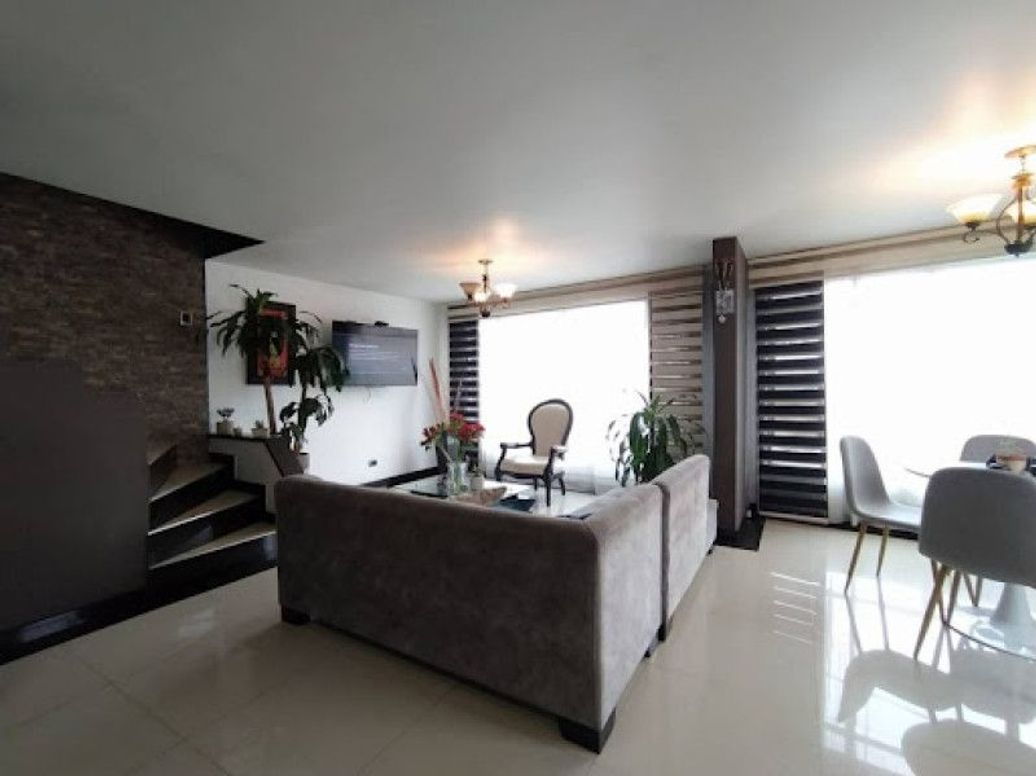 Casa de 6 alcobas en venta en El Tintal, Bogotá, 286 m² · foto 6 de 20