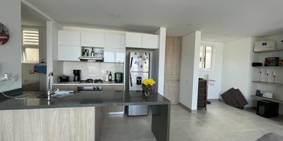 VENTA ESPECTACULAR APARTAMENTO AL NORTE DE LA CIUDAD DE CALI. BARRIO: VIPASA. PISO 14. NO ES ULTIMO PISO. PARQUEADERO PROPIO EN SOTANO. SALA COMEDOR, COCINA INTEGRAL, ZONA DE OFICIOS, ESTUDIO. BALCON AMPLIO CON VISTA A LA CIUDAD, NO LE DA EL SOL DE LA TARDE. DEPOSITO. DOS HABITACIONES CON CLOSET, HABITACION PRINCIPAL CON BAÑO, VESTIER Y AIRE ACONDOCIONADO. BESTUDIO U OPCION DE TERCERA HABITACIÓN. BAÑO SOCIAL. UNIDAD CON PISCINA, SALON SOCIAL, GIMNASIO, SAUNA, TURCO, PARQUE NIÑOS. LIBRE DE DEUDAS. CONDOMINIO NUEVO., CON EXCELENTE UBICACION. PRECIO DE VENTA: $720 MILLONES NEGOCIABLES