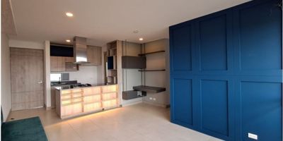 Apartamento en arriendo en Ronegro, sector Los Colegios, con un diseño de interiores moderno y acogedor. Este espacioso apartamento cuenta con cómodas zonas comunes, como piscina, cancha de squash, juegos infantiles y cancha deportiva. Ubicado en un sector central, ofrece fácil acceso a todos los servicios, como tiendas, escuelas y transporte público. Ideal para quienes buscan comodidad, modernidad y cercanía a todo lo que necesitan. ¡Una excelente opción para vivir! Contáctanos para brindarte mas información.
