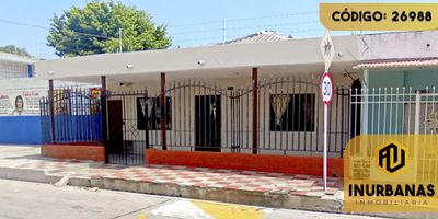 CÓDIGO INTERNO: 26988 - CASA CONSTA DE 3 ALCOBAS, 2 BAÑOS, SALA COMEDOR, SALA INDEPENDIENTE, CORTINAS, ESTUFA A GAS, COCINA TRADICIONAL, ZONA DE ROPAS, TERRAZA, PISO DE CERÁMICA Y LOZA DE CONCRETO.  SE ENCUENTRA UBICADA CERCA DE VÍAS PRINCIPALES, PARQUES, COLEGIOS, UNIVERSIDADES, SUPERMERCADOS, TRANSPORTE PÚBLICO E IGLESIAS.