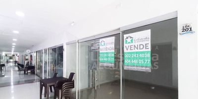 Local en Arriendo o Venta – Edificio Venecia, Medellín
Este local es la oportunidad ideal para quienes buscan establecer su negocio en un espacio funcional y bien ubicado. Ubicado en el Edificio Venecia, ofrece una excelente ubicación que brinda fácil acceso y visibilidad, ideal para atraer clientes y dar proyección a tu marca.Cuenta con aproximadamente 18 metros cuadrados, lo que lo hace perfecto para oficinas, consultorios o pequeños comercios. Su diseño permite una distribución práctica del espacio y se encuentra en una zona estratégica con buen flujo peatonal y vehicular.Ya sea que desees invertir o iniciar tu actividad comercial de inmediato, este local te brinda una excelente opción tanto en arriendo como en venta.
COD 8030