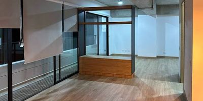 ¡Apartaestudio de lujo en El Retiro!

- Ubicación en zona residencial exclusiva
- Parqueadero privado
- Amenidades de lujo: sauna, jacuzzi y BBQ
- Unidad cerrada con seguridad y tranquilidad
- Ideal para aquellos que buscan confort y privacidad

¡Contáctanos para más información y haz de este apartamento tu refugio ideal!