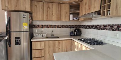 Se Alquila  apartamento ubicado en ciudad Meléndez conjunto residencial Turquí  noveno piso, con una vista privilegiada y excelente iluminación natural. 

El apartamento cuenta con: una habitación principal con baño privado, agua caliente  y closet amplio, 2 habitaciones auxiliares con closet, buena ventilación y luz natural, baño auxiliar con agua caliente, Sala-comedor con aire acondicionado, Cocina integral con zona de oficios y balcón.
la unidad cuenta con piscina para adultos y niños, parque infantil, salón social y Parqueaderos comunitarios para residentes.

Una excelente oportunidad para quienes buscan un hogar acogedor y buena ubicación. 

¡Contáctanos y agenda tu visita hoy mismo!