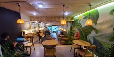 LOCAL RENTANDO EN VENTA UBICADO EN LAS NIEVES - SANTA FE 76m2  con excelente distribución de los espacios, iluminación y ventilación natural, area libre espacio abierto, baño mixto, depósito remodelado con negocio acreditado. El edificio cuenta con sistema de apertura personalizada, NO vigilancia, NO porteria. Su ubicación te permite gran desplazamiento por vías principales Cra 10, Av Ciudad de Lima, Cra 5  entre otras, un sector residencial y comercial con cercanía a Museo del Oro, Procuraduría General de la Nación - 12508