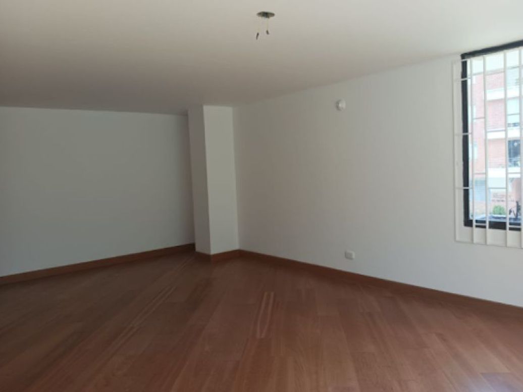 Apartamento de 3 alcobas en venta en Santa Barbara Central, Bogotá, 115 m² · foto 3 de 17