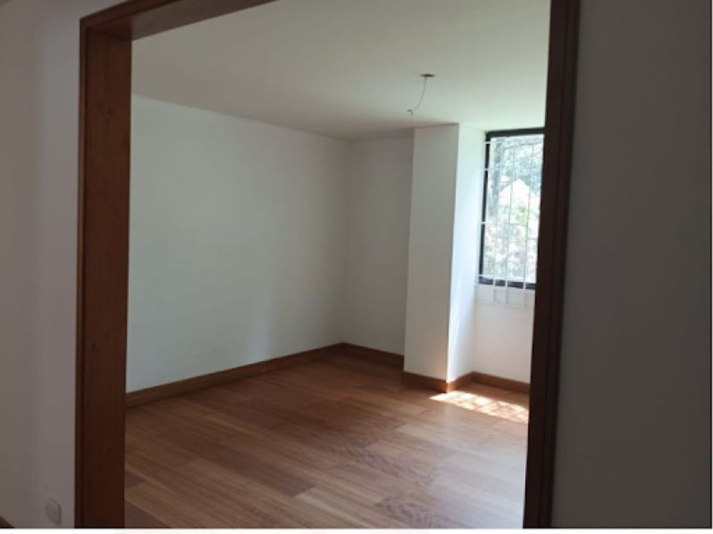 Apartamento de 3 alcobas en venta en Santa Barbara Central, Bogotá, 115 m² · foto 4 de 17