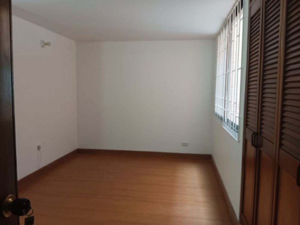 Apartamento de 3 alcobas en venta en Santa Barbara Central, Bogotá, 115 m² · foto 5 de 17