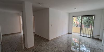 Apartamento esquinero en segundo piso con balcon y ubicado en zona mixta de El Danubio cerca a la calle San Juan y la unidad deportiva de La Floresta, lo cual permite un facil acceso y disponer de una masiva oferta comercial y deportiva. Contactanos para brindarte mas informacion!
