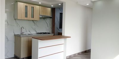 Arriendo hermoso apartamento: Este apartamento, ubicado en el quinto piso con ascensor ?, ofrece vistas interiores ? y una amplia gama de características y comodidades. Cuenta con 3 habitaciones ?️ con closet ?, 2 baños completos ? con muebles de alta calidad, una sala-comedor ?️, cocina integral ? y zona de lavandería ?.

Además, dispone de un parqueadero cubierto ?.

Este maravilloso conjunto cuenta con:

? Salón Social
? Zona Kids
?‍♀️ Spa
?‍♂️ Turco y Sauna
? Zona BBQ
☕ Cafetería
? Zona Cool
? Salón de Juegos
? Zona Fitness
?️‍♀️ Gimnasio al Aire Libre
?️ Portería
?️ Lobby
?‍♂️ Salón de Spinning
?‍♀️ Salón de Aeróbicos
?‍♀️ Playground con Triciclódromo
? Zona Pet
? Ascensor
?️ Sala Lounge
?‍♀️ Piscina para Adultos
?‍♂️ Piscina para Niños
? Cancha de Vóley Playa
? Bicicletero
? Coworking

Botanika es un moderno proyecto de apartamentos ? que consta de 16 torres de 12 pisos ?️, sumando un total de 768 apartamentos. El complejo ofrece 768 parqueaderos privados ? y 154 parqueaderos para visitantes ?️, de los cuales 30 están destinados a personas con movilidad reducida

 
