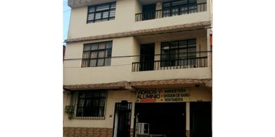 Código:  696FR0622. SE VENDE EDIFICIO DE TRES APARTAMENTOS Y UN LOCAL INDEPENDIENTE, TODO EL EDIFICIO O CADA APARTAMENTO POR SEPARADO, cuenta con espacios muy amplios e iluminados, en total son quince habitaciones, diez baños, trece closets, tres cocinas, tres comedores, tres estudios, un patio, una terraza, hall de habitaciones amplio, la propiedad esta diseñada para venderse completa o por apartamento, es ideal para adecuar un hotel o alquilar por habitaciones, esta cerca al centro de la ciudad, zonas comerciales, al Hospital principal de Pereira, clínicas, universidades, equidistante al Aeropuerto, terminal de transportes, con muy buen acceso a transporte publico 
