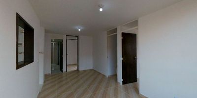 CODIGO: 7801FR509

Se vende apartamento de 45m² en el conjunto Andalucía Reservado, ubicado en Carrera 81a #13f-60, barrio Vergel Occidental. El inmueble, con una antigüedad de 14 años, está en el Piso 5, y cuenta con 3 habitaciones y 1 baño. Tiene pisos de cerámica tanto en el área social como en las habitaciones. La administración es de $118,800. No posee balcón, terraza, ni depósito, y no tiene ascensor ni garaje cubierto, pero dispone de parqueadero comunal y de visitantes. El conjunto ofrece portería, salón comunal y es un conjunto cerrado.
