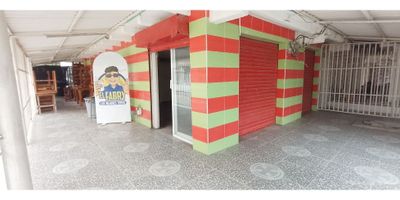 Codigo 8244FR791

Excelente casa de dos plantas esquinal en un sector altamente comercial y residencial, con un area total de 149 metros cuadrados y consta de:

PRIMER PISO: Terraza esquinal grande, un local comercial con dos divisiones y sus respectivas rejas de seguridad y puerta corrediza, baño público, cocina equipada tipo industrial, dos habitaciones, bodegas de almacenamiento u oficinas administrativas, un patio de lavado, una sala de espera administrativa y baño social.

SEGUNDO PISO: Sala, cocina tipo americana, halls de habitaciones, baño social, espacio de depósito, cuatro habitaciones, zona de labores, balcon con mirador al sector principal, ingreso independiente al local.

Propiedad ubicada entorno a viviendas residenciales, sector comercial central de la localidad, frente a la principal calle donde hay transporte público, a tan solo cinco minutos caminando de la via nacional conocida troncal del caribe, diez minutos en vehiculo a la terminal de transporte, almacenes de cadena alimenticia como olimpica, Rapimercar, fruver entre otros, centro comercial, universidad del Magdalena.

Aprovecha esta oportunidad de inversión y crece en tus ideas y proyectos de negocio y/o vivienda familiar. Contactame y te amplio información.

