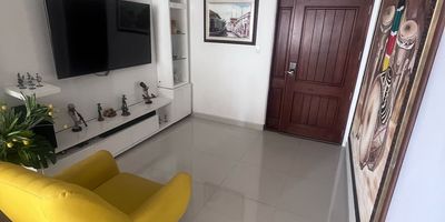 Apartamento en venta en Barranquilla, ubicado en el barrio Barranquillita, Estrato 4. Con 80 m² de área, ofrece 2 habitaciones y 2 baños, además de 1 parqueadero. El inmueble cuenta con vigilancia para su tranquilidad. Una opción de vivienda funcional en Atlántico, ideal para disfrutar de la ciudad de Barranquilla. Para más detalles o visitar este apartamento, contáctenos.