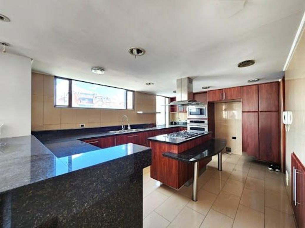 Apartamento de 5 alcobas en venta en Santa Barbara Occidental, Bogotá, 340 m² · foto 5 de 20