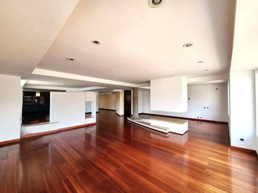 Apartamento de 5 alcobas en venta en Santa Barbara Occidental, Bogotá, 340 m² · foto 2 de 20