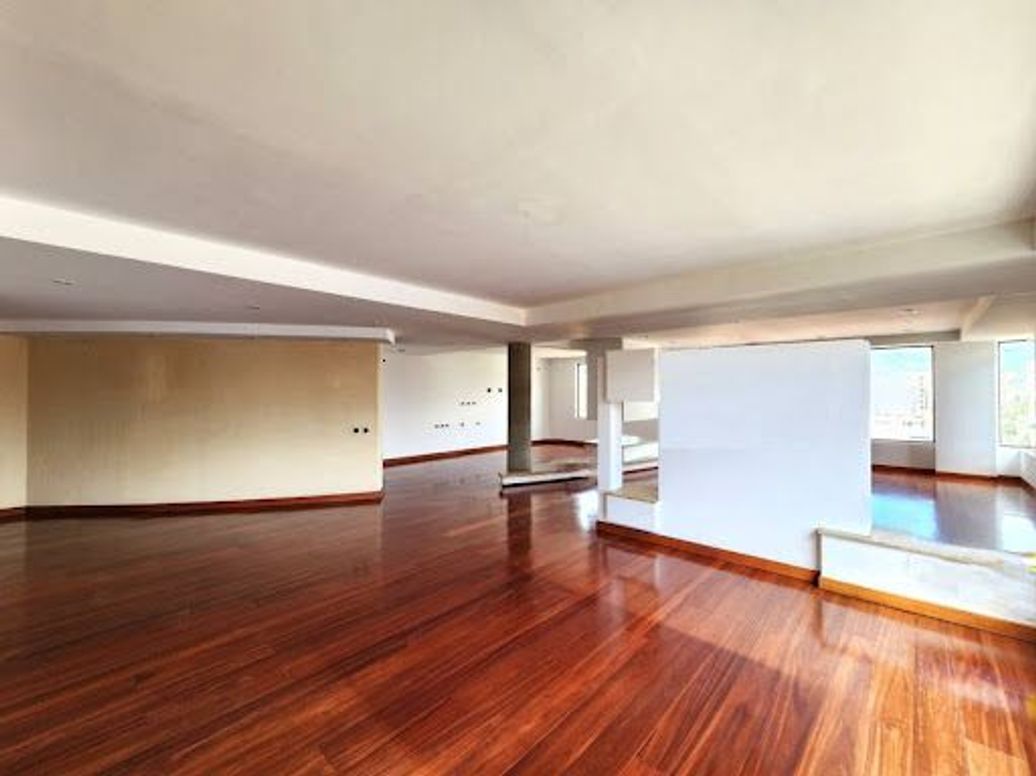 Apartamento de 5 alcobas en venta en Santa Barbara Occidental, Bogotá, 340 m² · foto 3 de 20