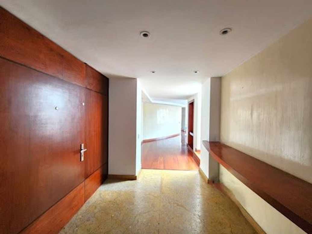 Apartamento de 5 alcobas en venta en Santa Barbara Occidental, Bogotá, 340 m² · foto 7 de 20
