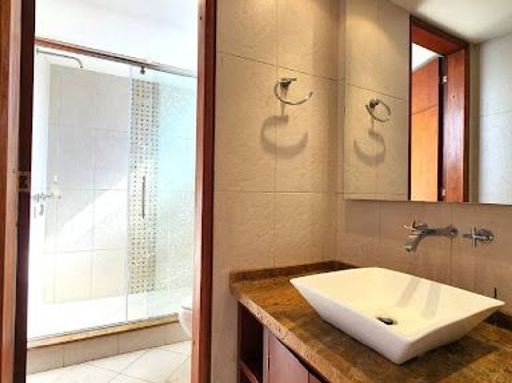 Apartamento de 5 alcobas en venta en Santa Barbara Occidental, Bogotá, 340 m² · foto 11 de 20
